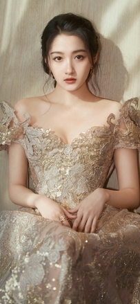 关晓彤金色亮片礼服写真